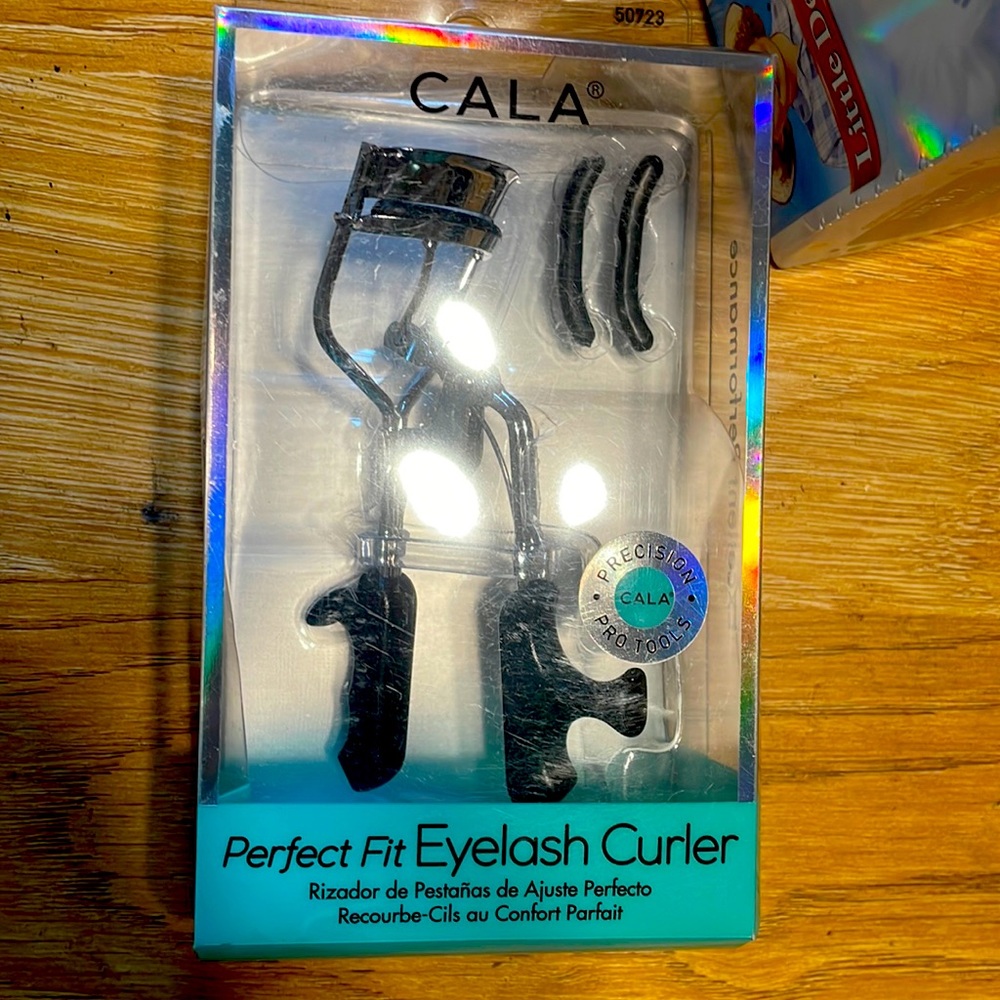 Eyelash curler
